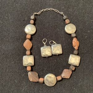 Silver and wood necklace with earrings